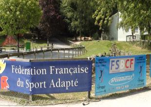 speedbadminton - Coutances: la FSBCF et la Fédération Française du Sport Adapté.